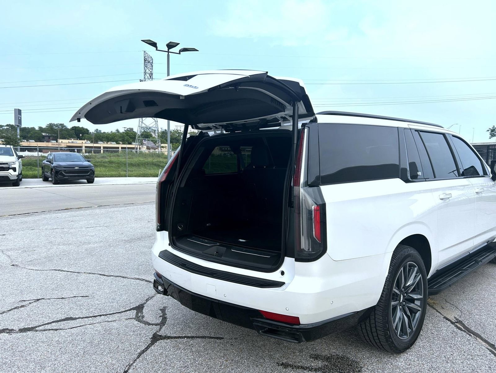 Certified 2024 Cadillac Escalade ESV Sport Platinum image 23