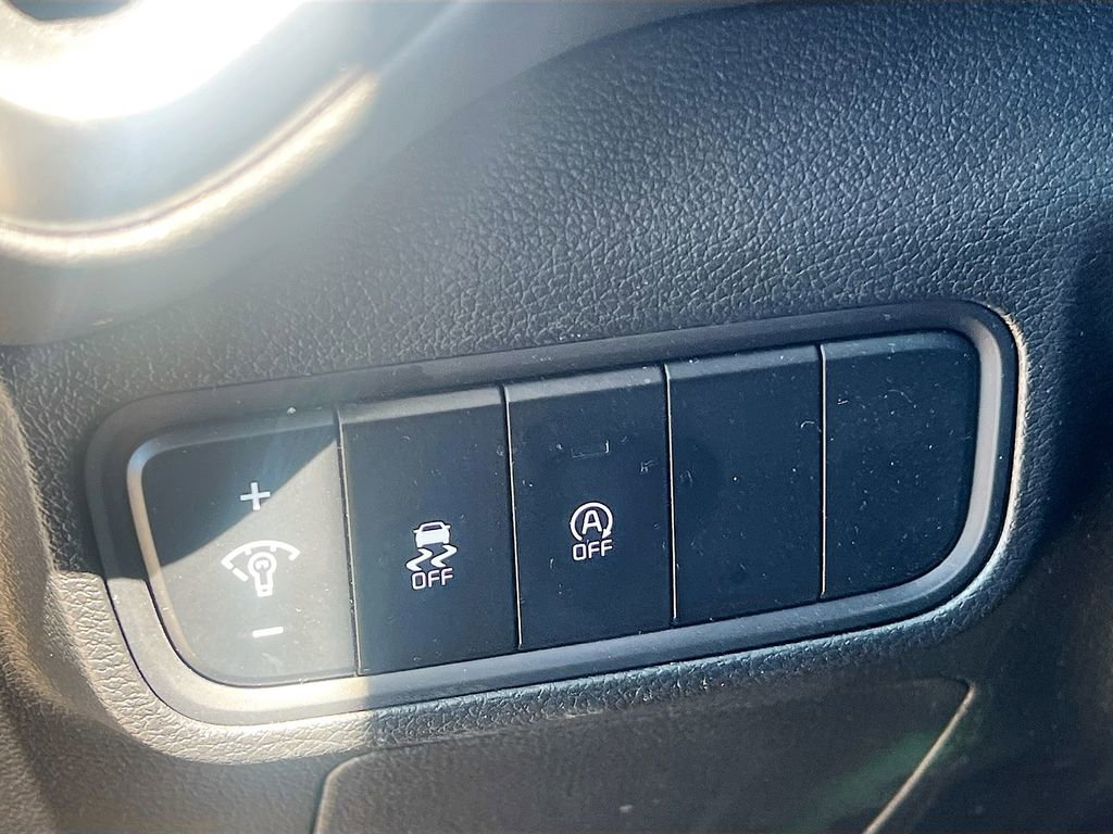 Used 2025 Kia Soul LX w/ LX Technology Package FWD image 10