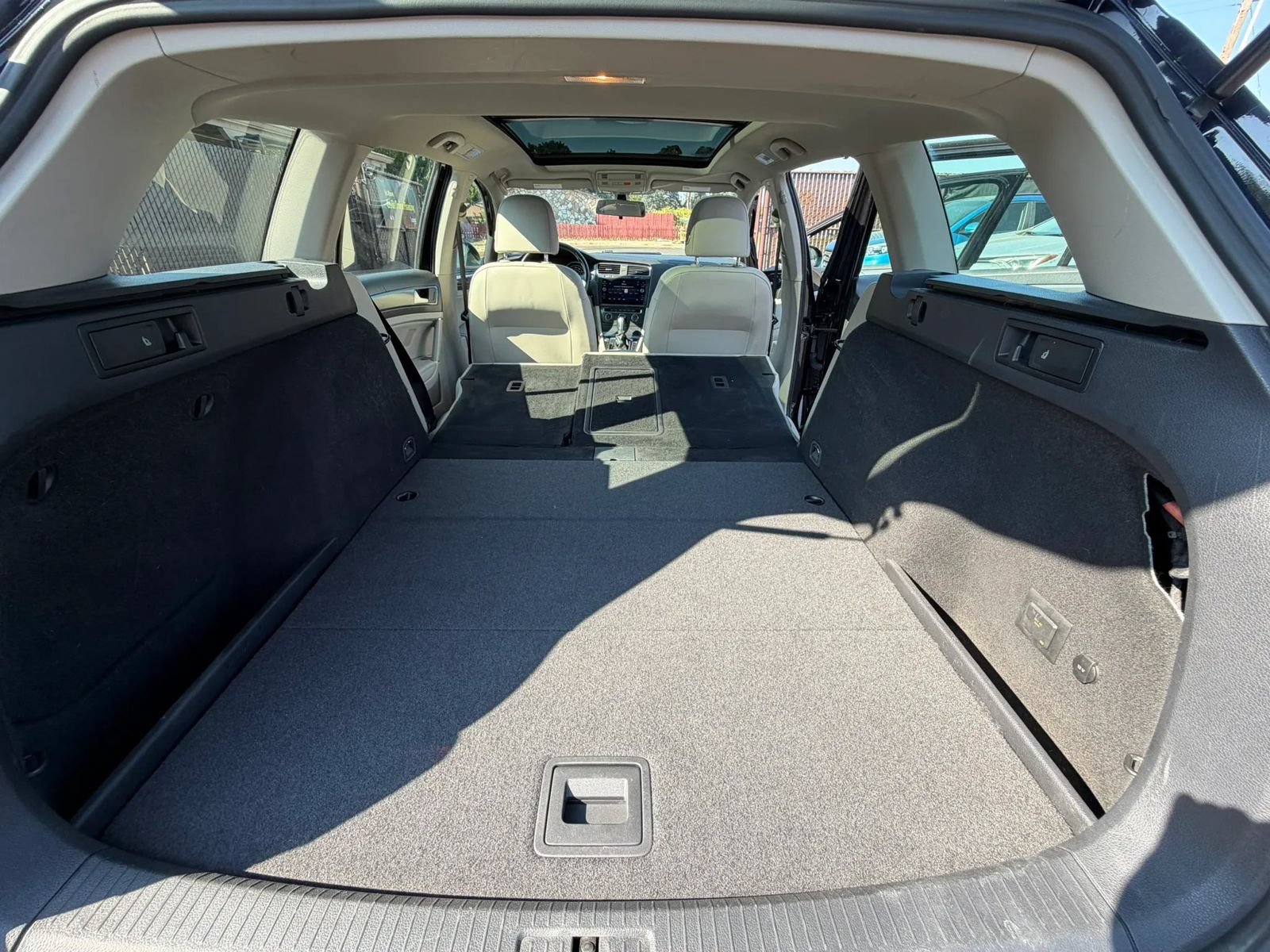 Used 2018 Volkswagen Golf SE FWD image 13