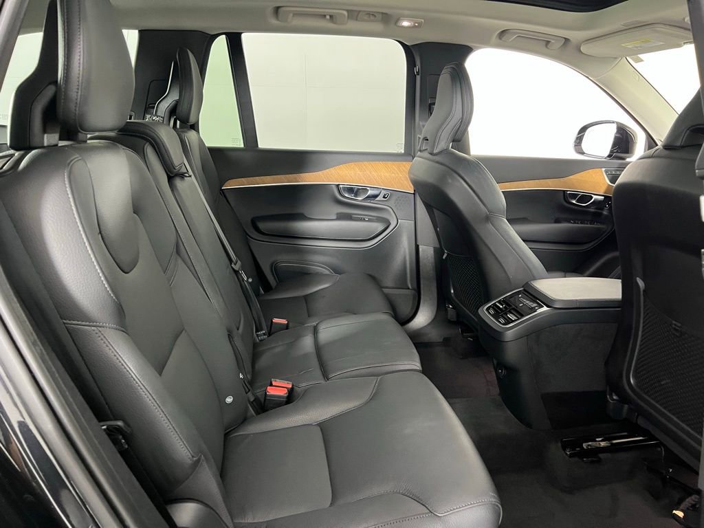Used 2025 Volvo XC90 B6 Plus image 31