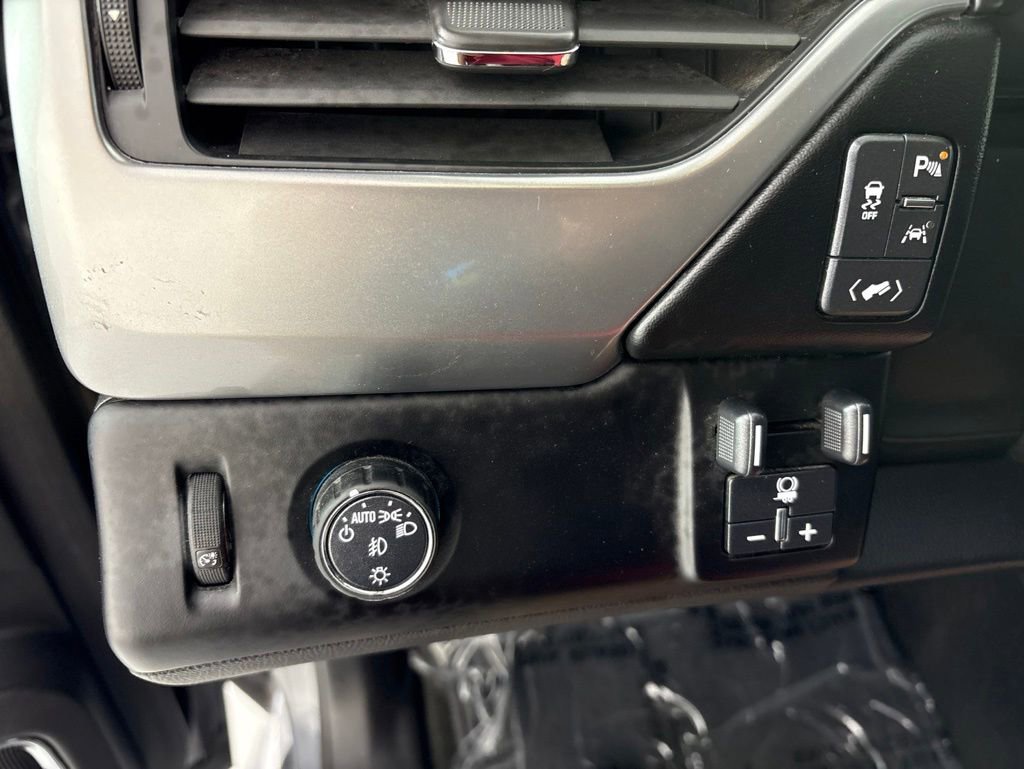 Used 2018 Chevrolet Tahoe LT w/ Luxury Package RWD image 40