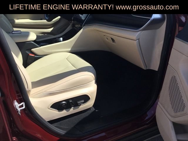 Used 2024 Jeep Grand Cherokee Limited AWD/4WD image 32