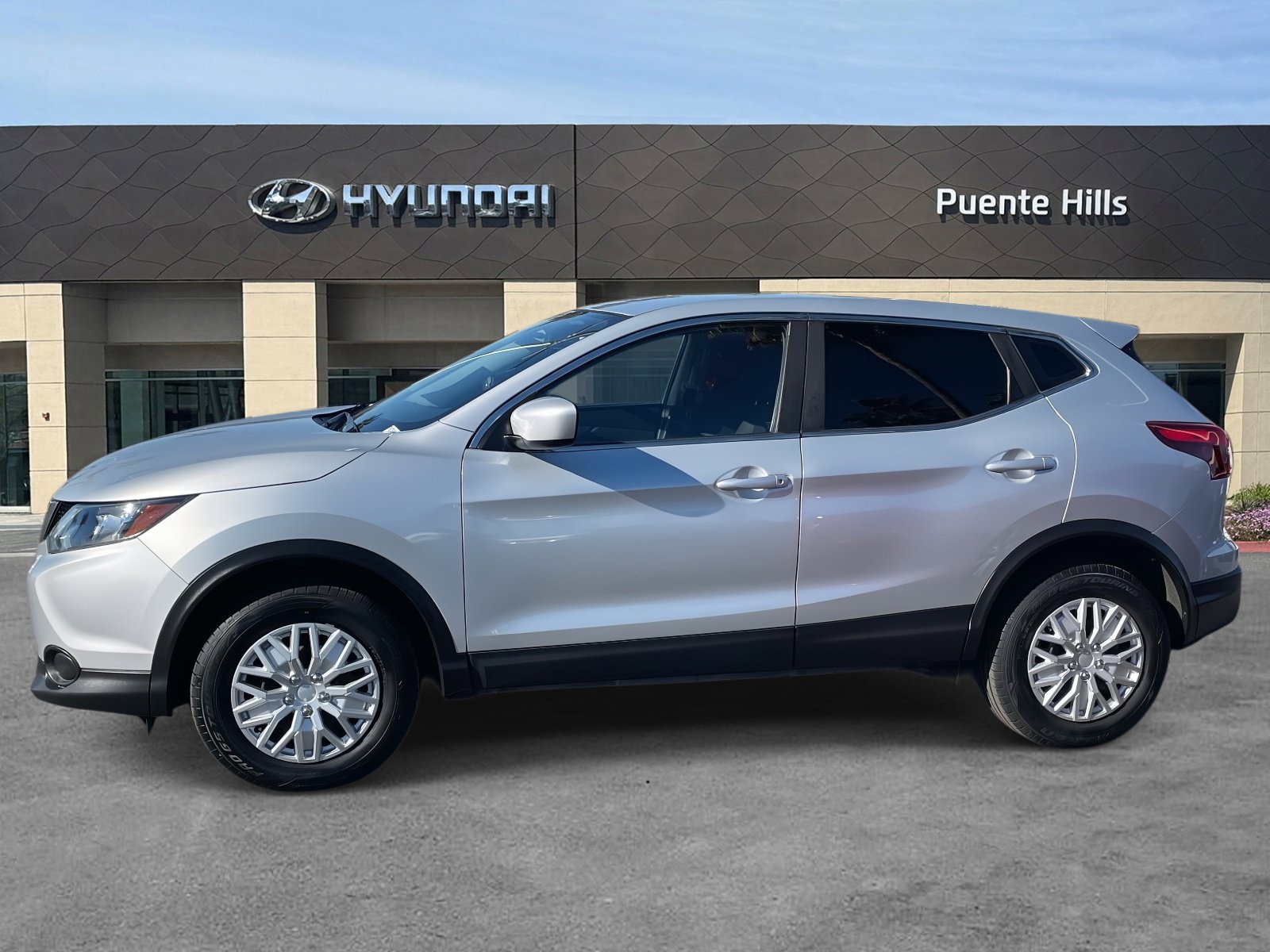 Used 2018 Nissan Rogue Sport S image 3