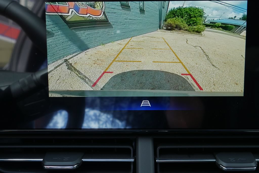 New 2026 Chevrolet Trax LT w/ Sunroof Package FWD image 27