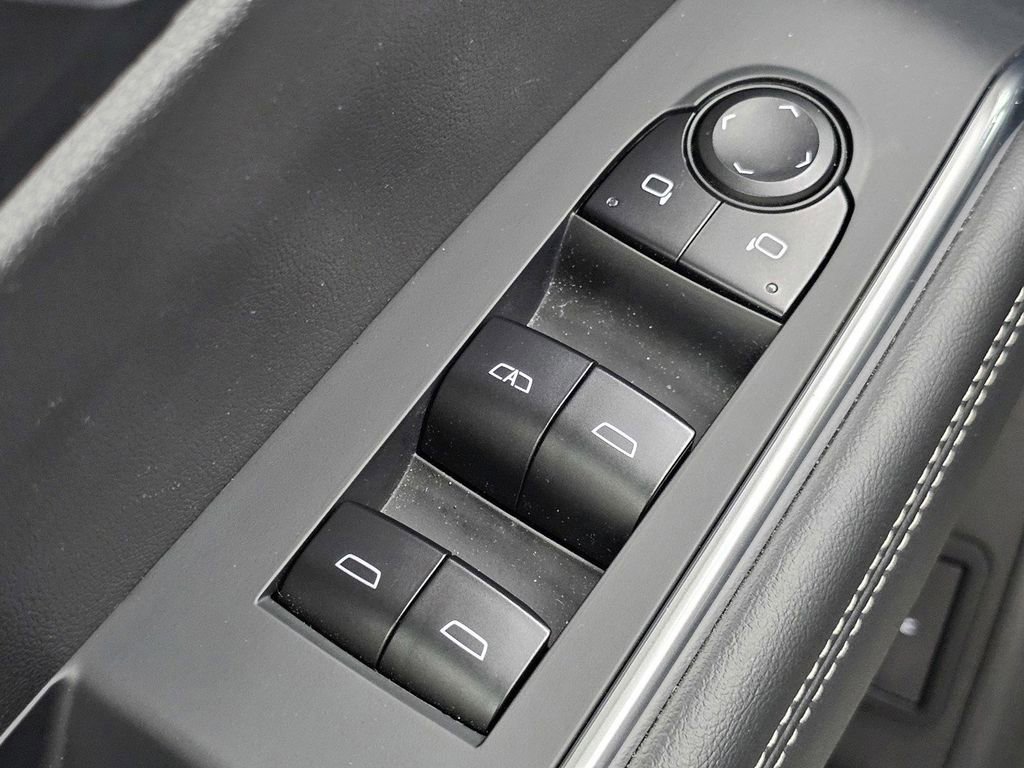 Used 2025 GMC Acadia Elevation image 31