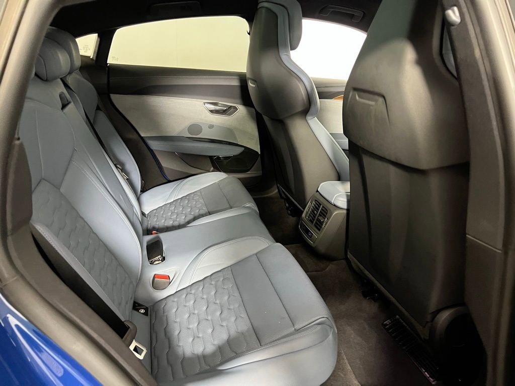 Used 2024 Audi e-tron GT Premium Plus image 27