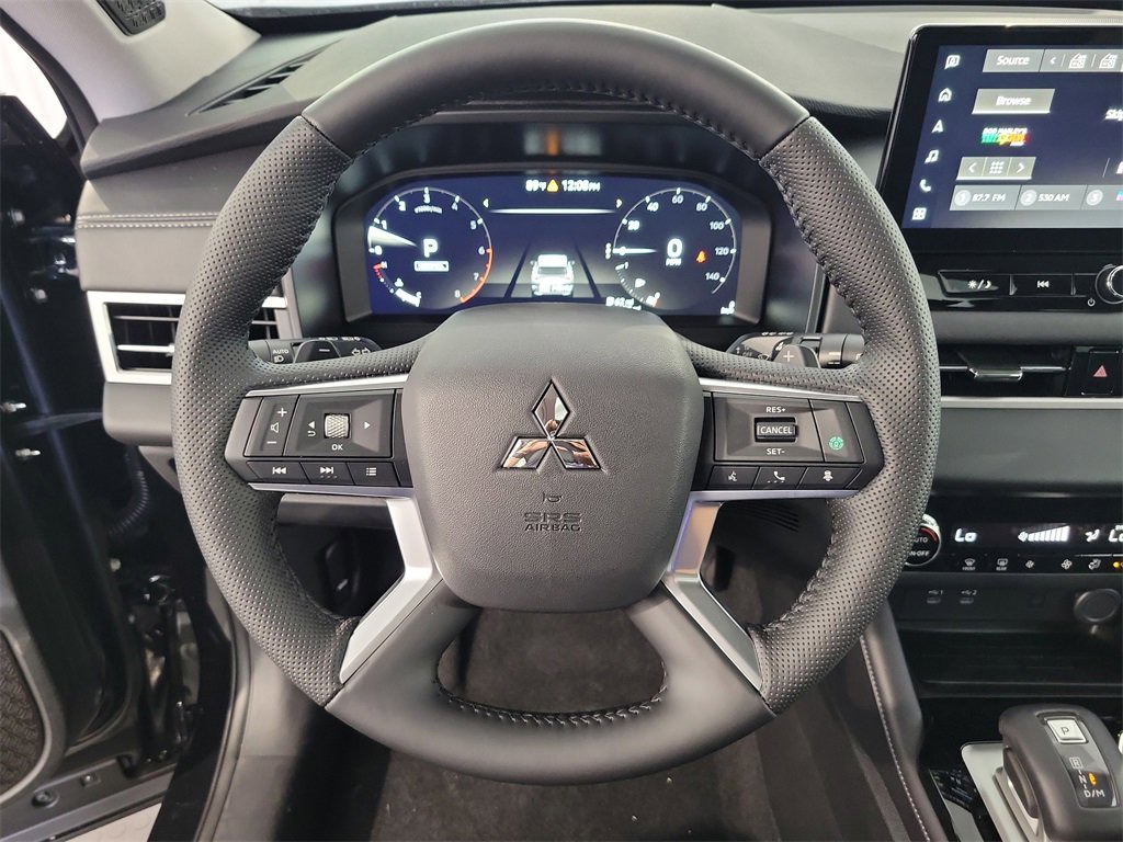 New 2025 Mitsubishi Outlander SE image 18