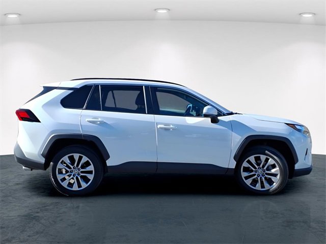 Used 2022 Toyota RAV4 XLE Premium image 23