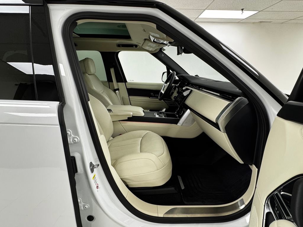 Used 2023 Land Rover Range Rover SE image 14