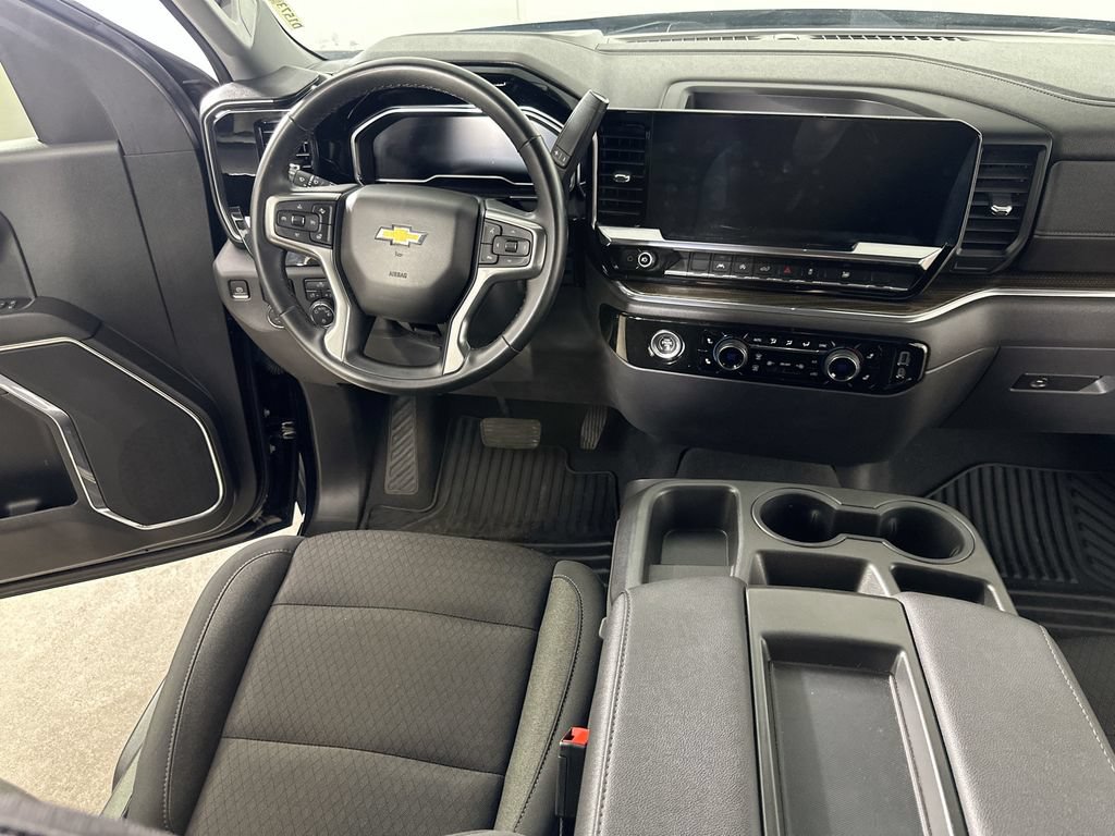 Used 2023 Chevrolet Silverado 1500 LT AWD/4WD image 19