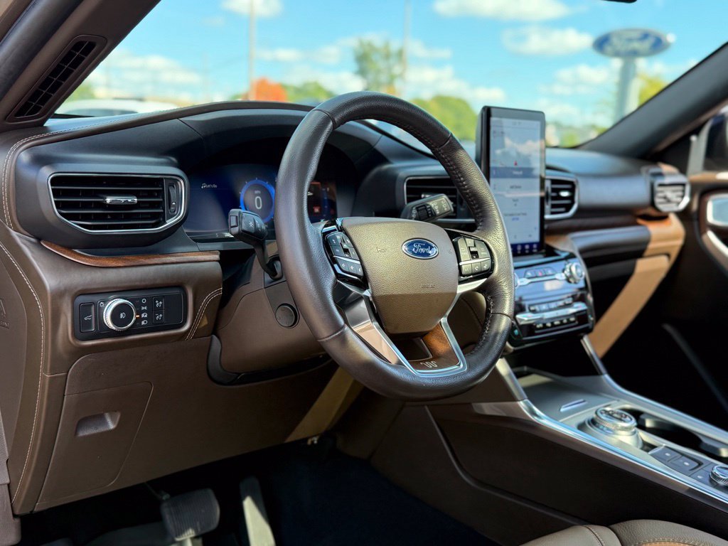 Certified 2021 Ford Explorer King Ranch w/ Premium Technology Package AWD/4WD image 13