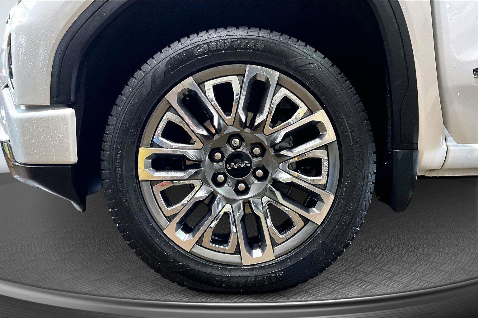 Used 2024 GMC Sierra 1500 Denali Ultimate image 9