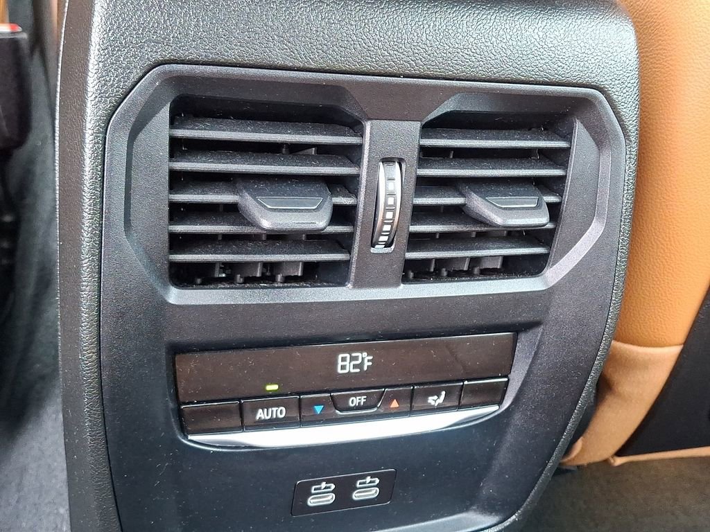 Used 2023 BMW 330i xDrive Sedan w/ Premium Package image 11