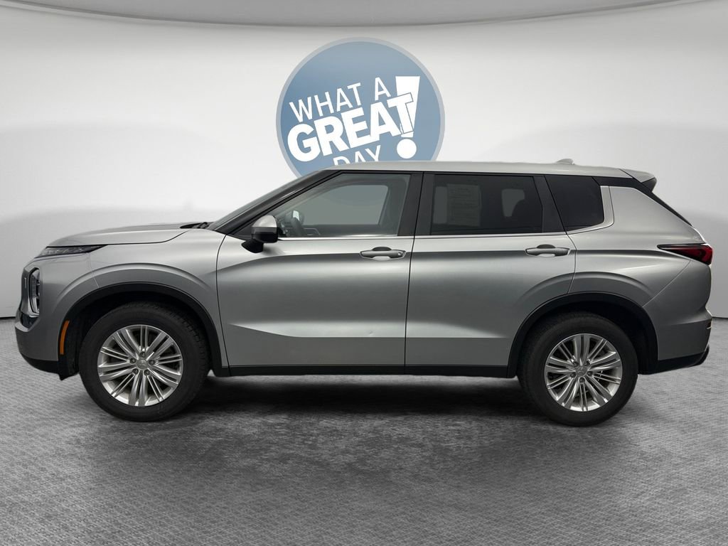 Used 2024 Mitsubishi Outlander ES image 7