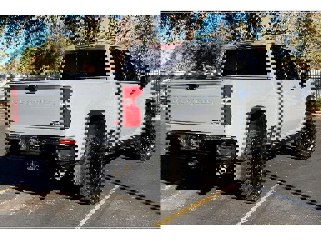 Used 2024 Chevrolet Silverado 2500 ZR2 w/ Technology Package image 15