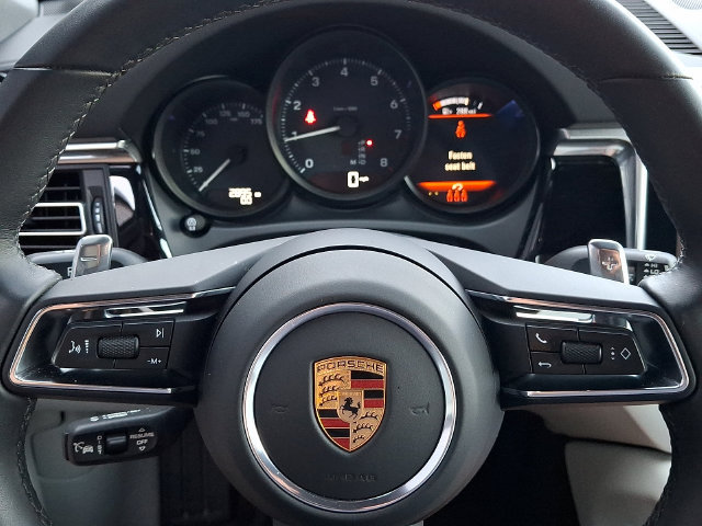 Certified 2026 Porsche Macan AWD/4WD image 23