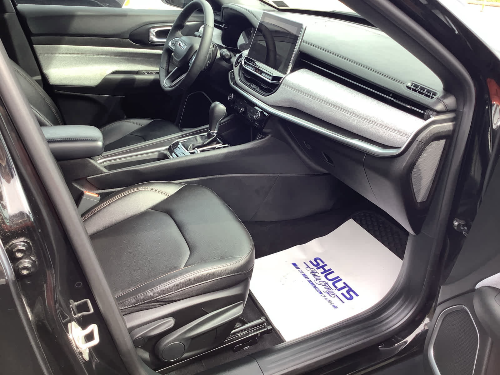 Used 2024 Jeep Compass Latitude image 7