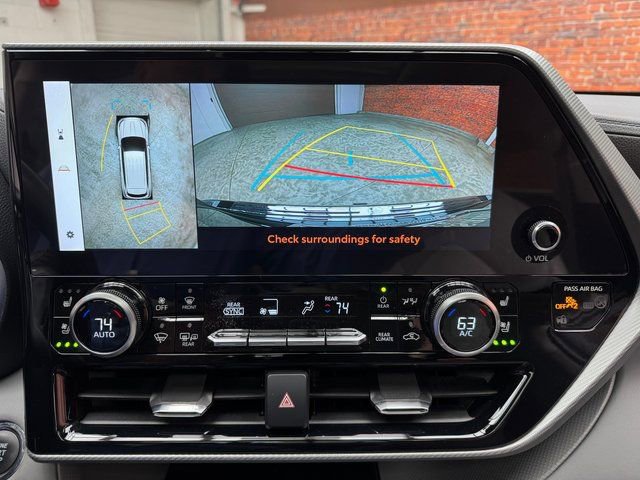 Used 2023 Toyota Highlander Platinum image 17