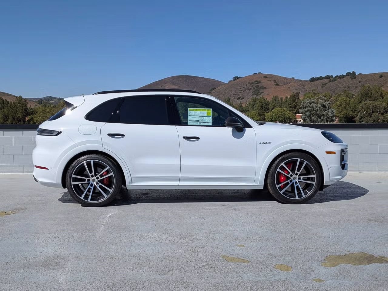 Certified 2025 Porsche Cayenne Turbo AWD/4WD image 8