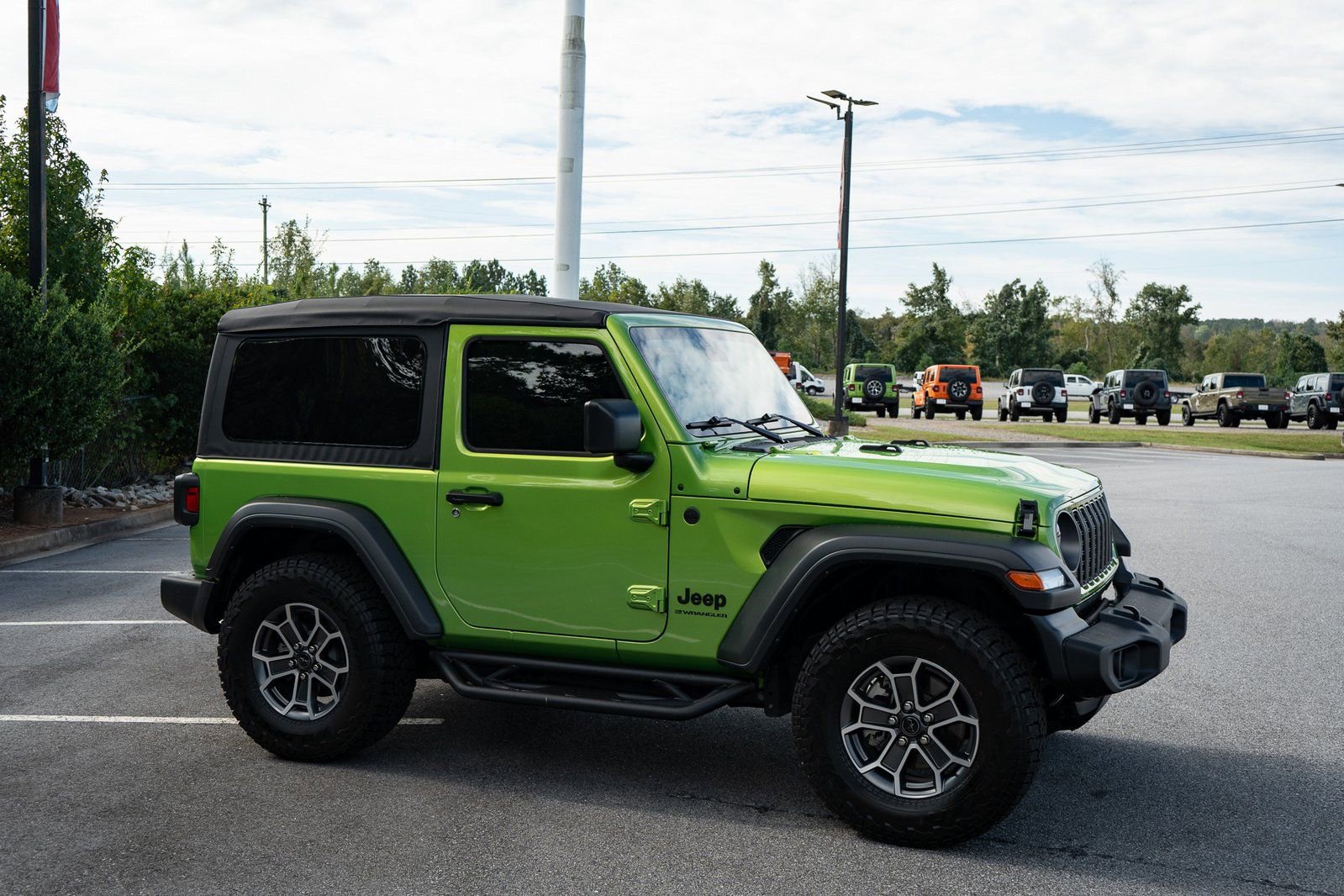 Used 2025 Jeep Wrangler Sport image 12