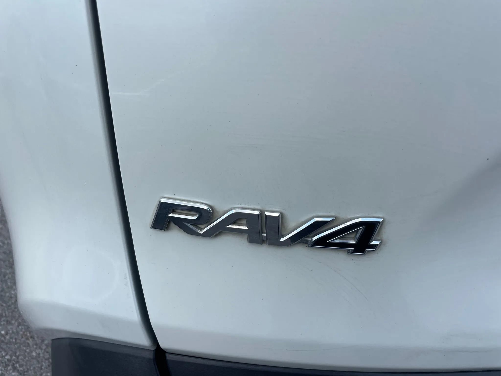 Used 2019 Toyota RAV4 Limited w/ Advanced Technology Package FWD image 6