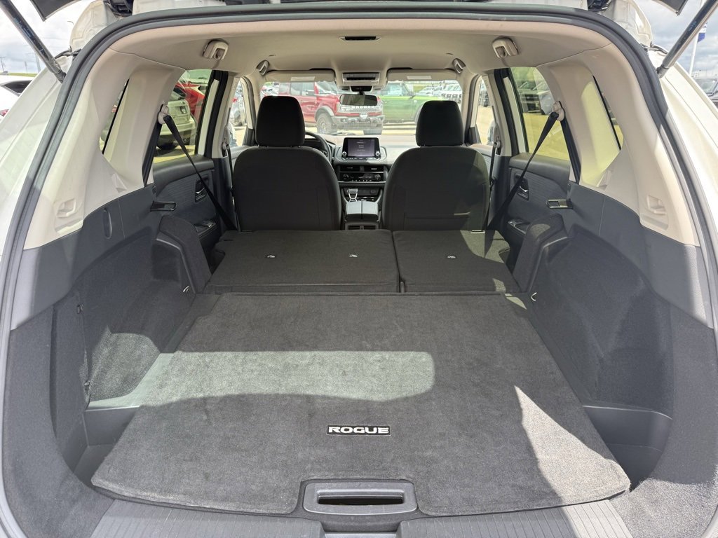 Used 2023 Nissan Rogue SV image 30