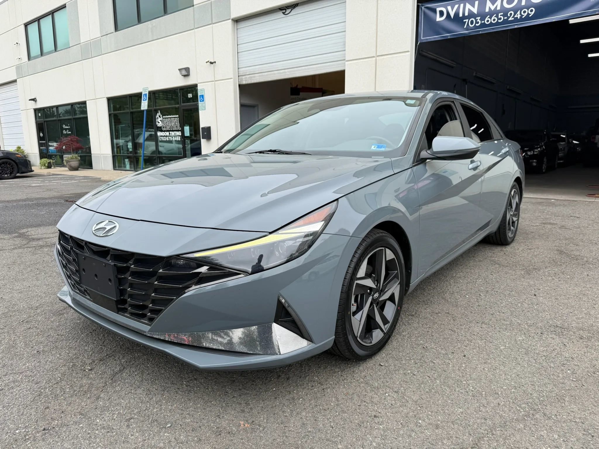Used 2021 Hyundai Elantra Limited w/ Cargo Package FWD image 5