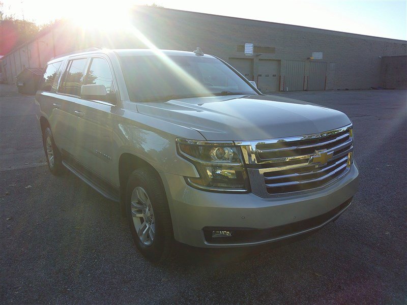 Used 2017 Chevrolet Suburban LT w/ Luxury Package image 7