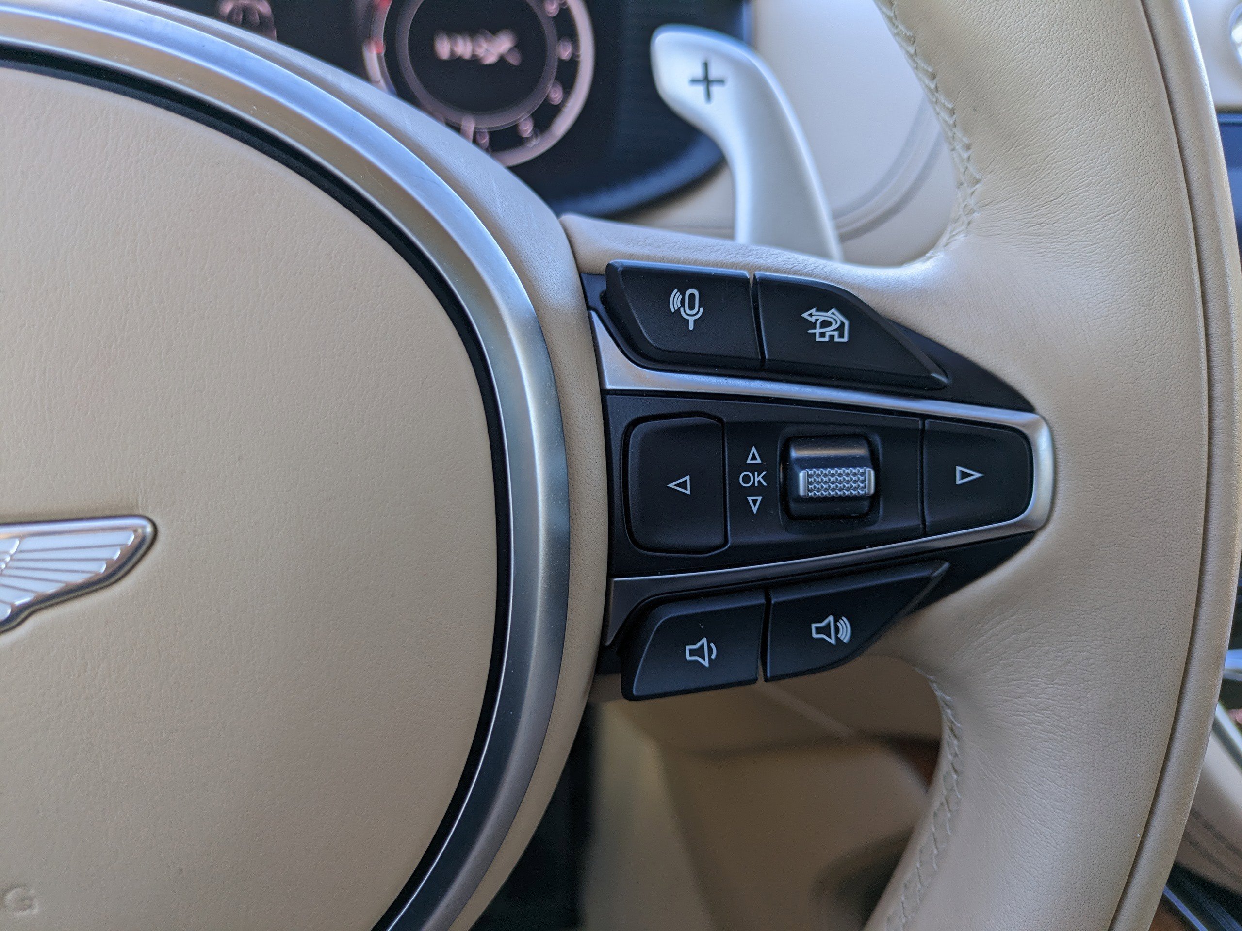 Used 2024 Aston Martin DBX AWD/4WD image 27