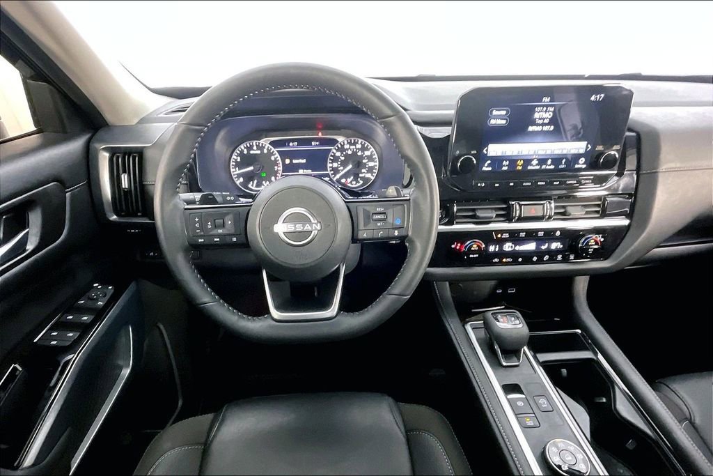 Used 2025 Nissan Pathfinder SL w/ Black Appearance Package image 7