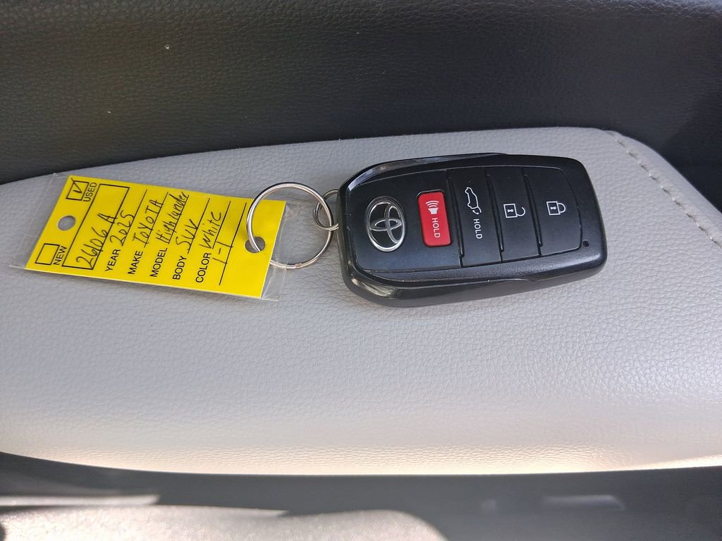 Used 2025 Toyota Grand Highlander AWD Hybrid image 27