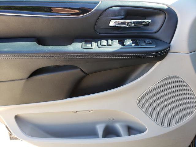 Used 2016 Dodge Grand Caravan SE image 11