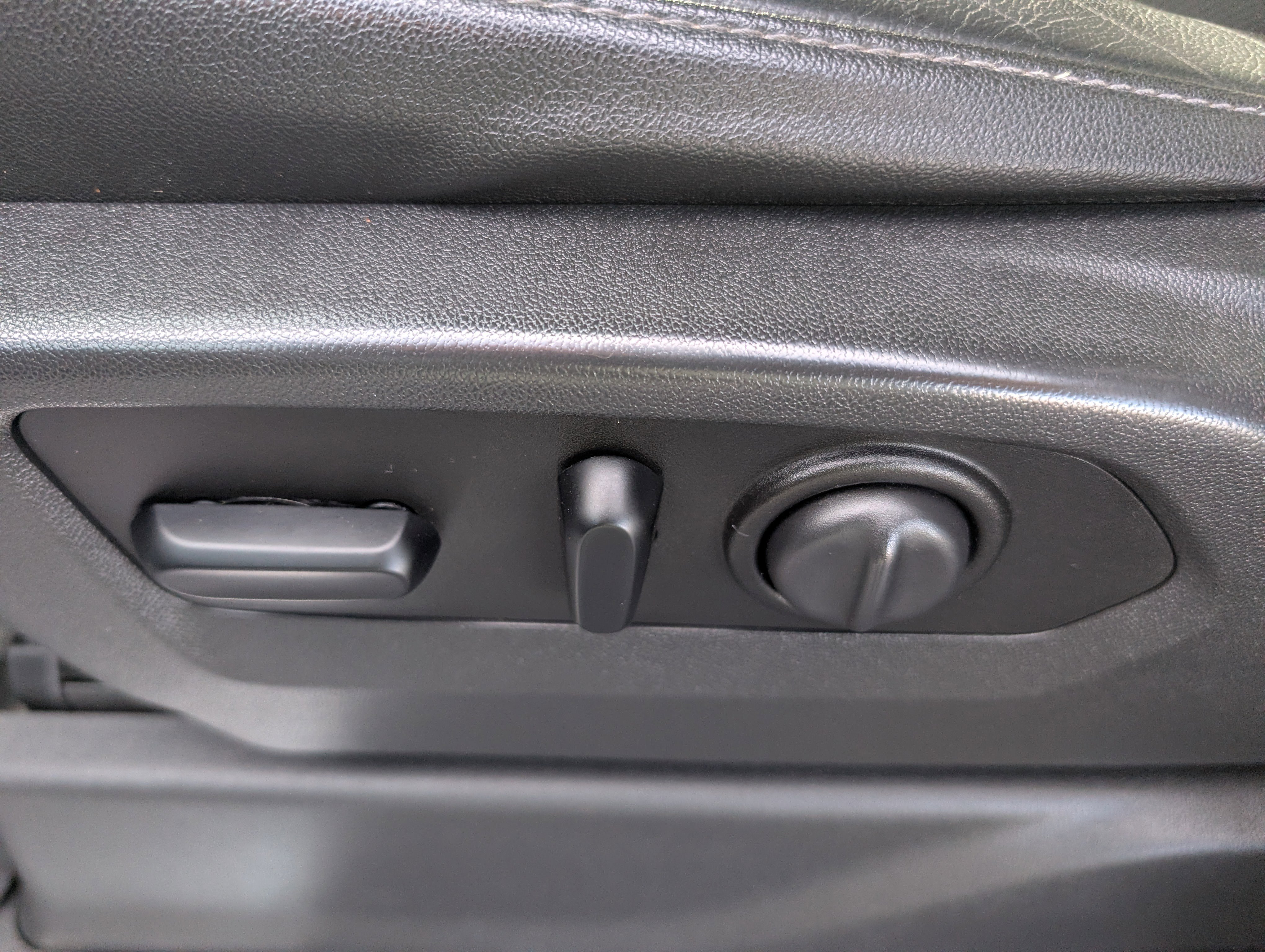 Used 2019 Chevrolet Silverado 1500 LTZ w/ LTZ Plus Package image 13