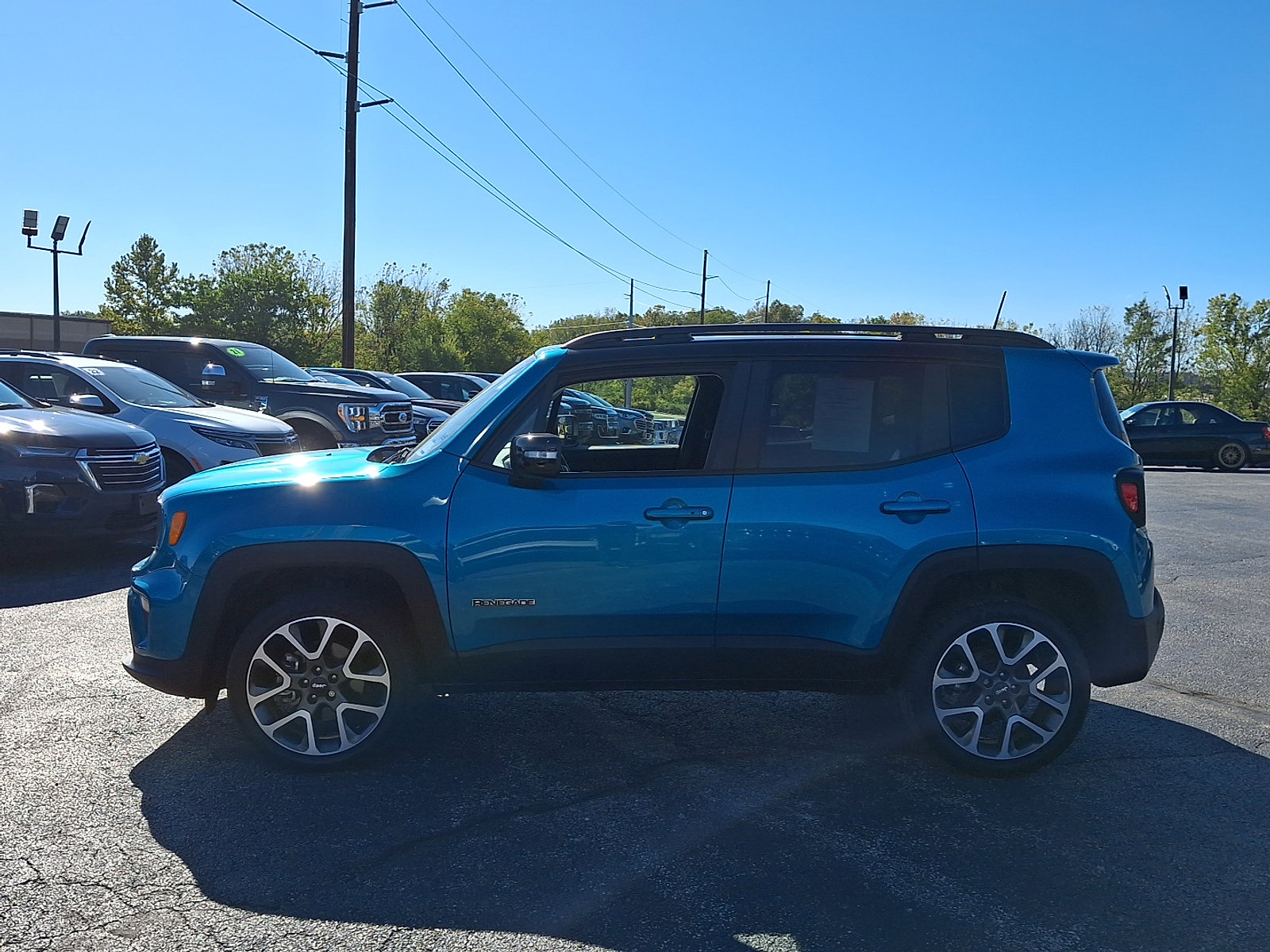 Used 2022 Jeep Renegade Limited w/ Sun, Sound & Wheels Group image 4