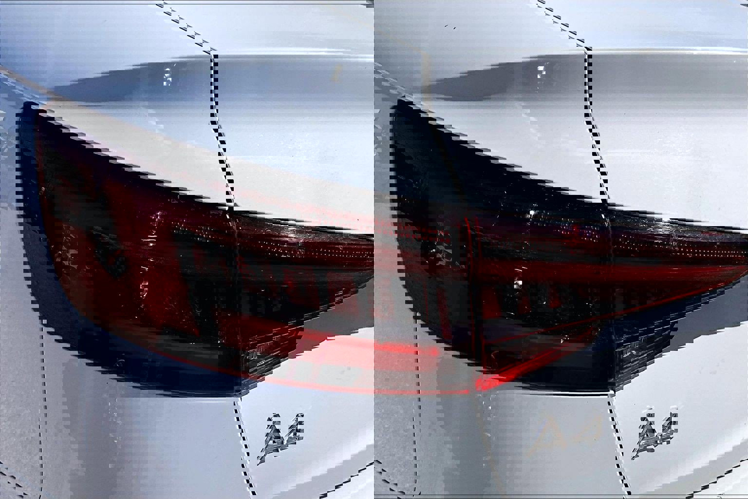 Used 2018 Audi A4 2.0T Ultra Premium Plus w/ Premium Plus Package FWD image 5