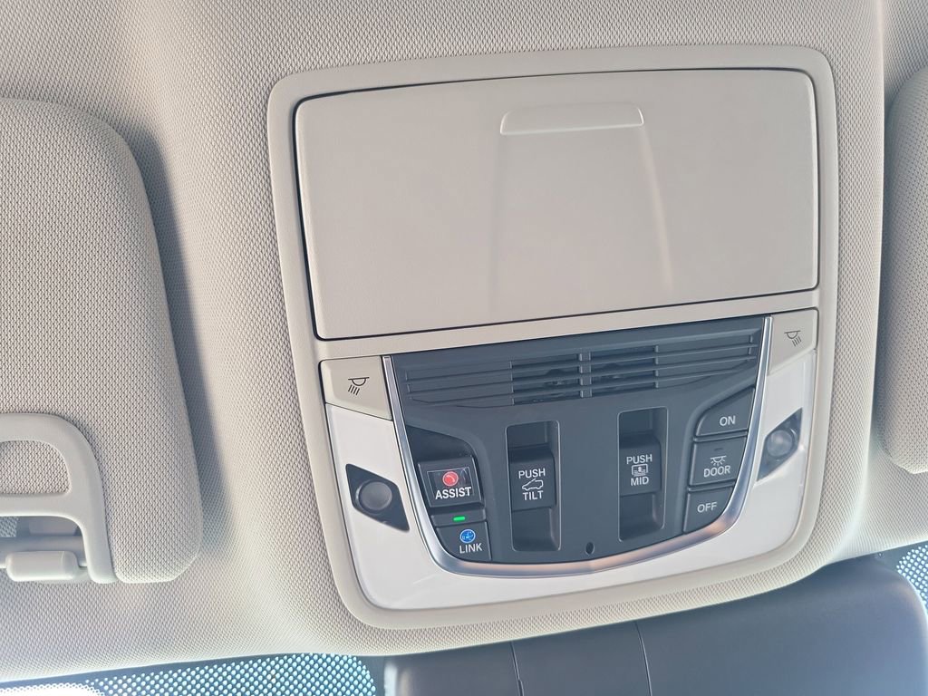 Used 2025 Acura RDX w/ Technology Package image 16