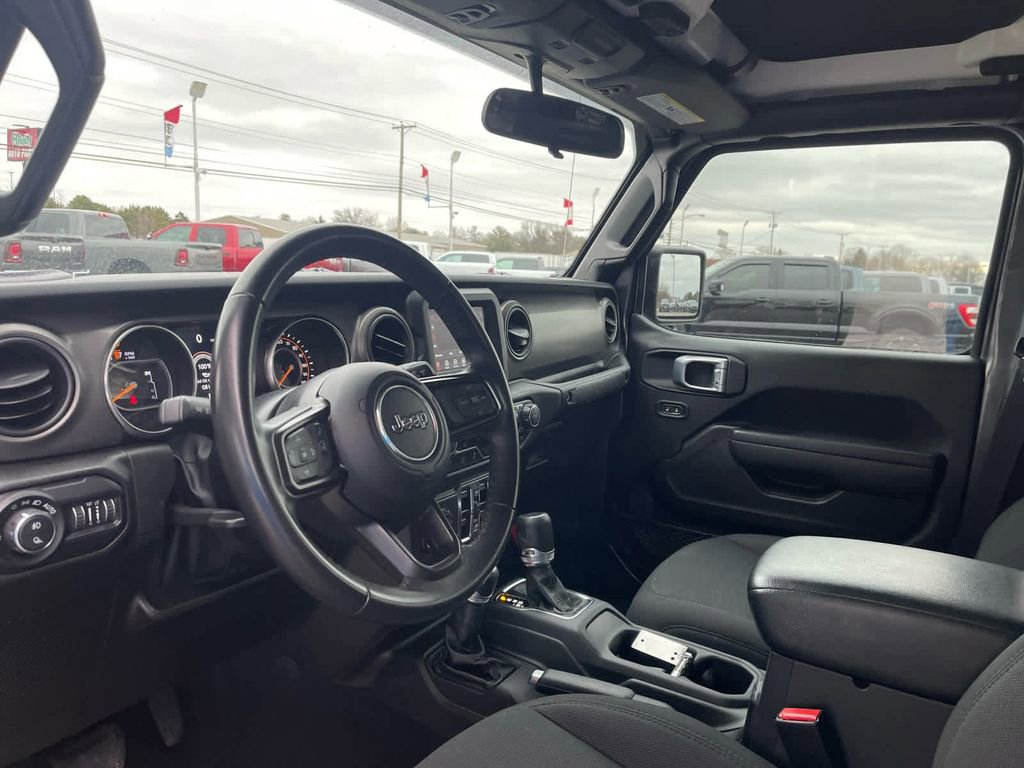 Used 2022 Jeep Gladiator Willys image 18