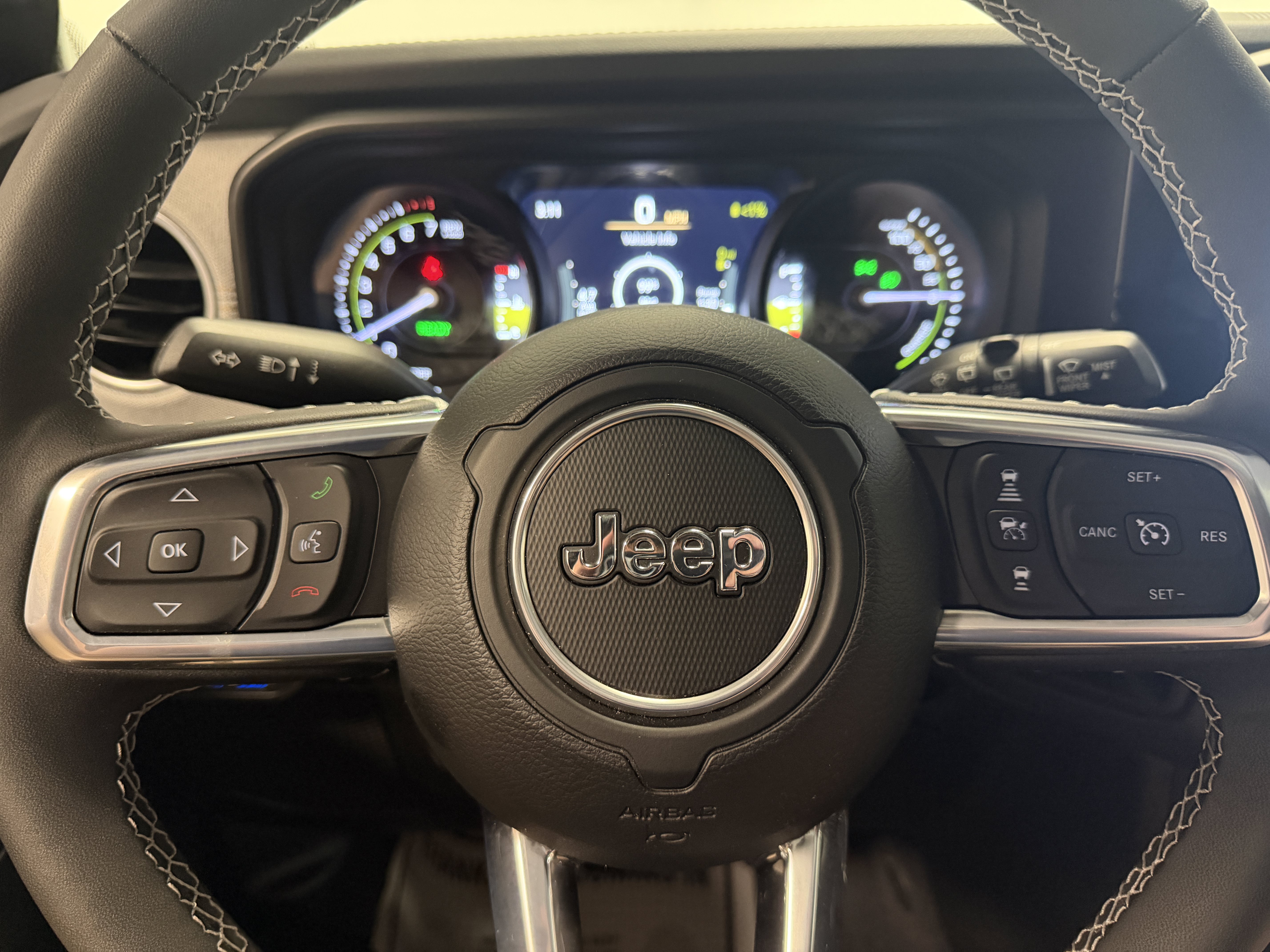Used 2025 Jeep Wrangler Unlimited Sahara w/ Safety Group AWD/4WD image 15