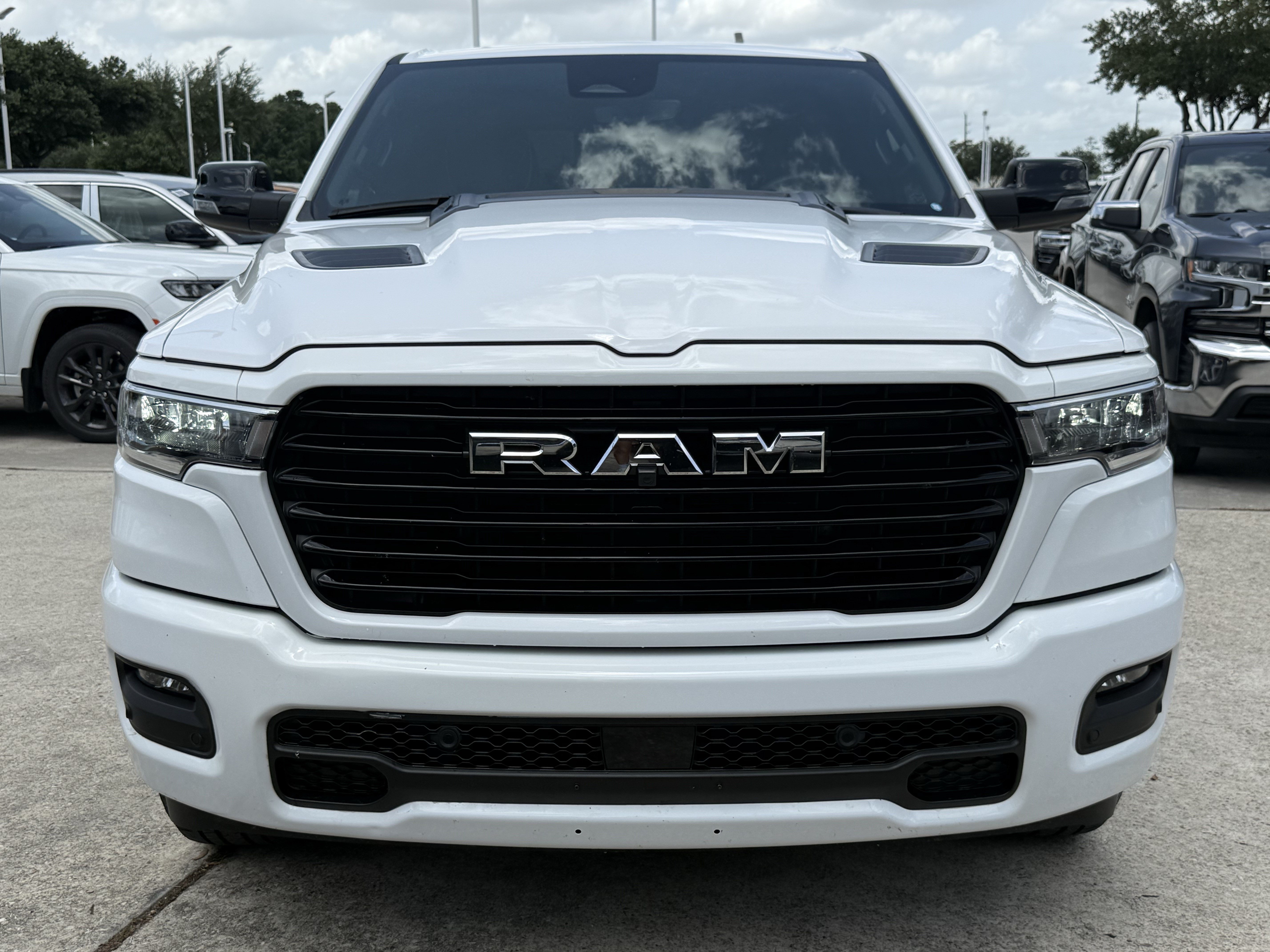 Used 2025 RAM 1500 Laramie w/ Sport Appearance Package AWD/4WD image 11