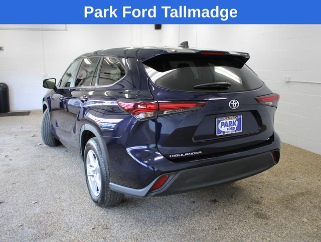 Used 2025 Toyota Highlander LE image 3