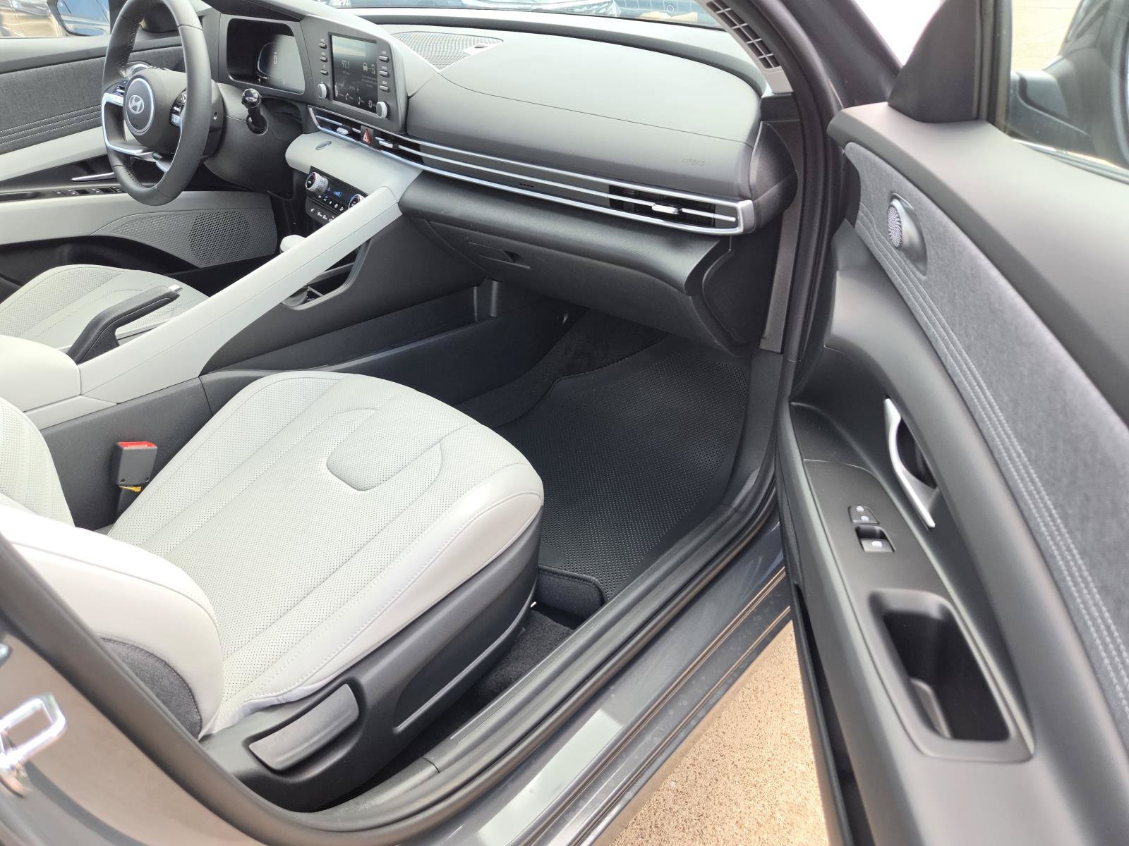 New 2026 Hyundai Elantra SEL Sport FWD image 7