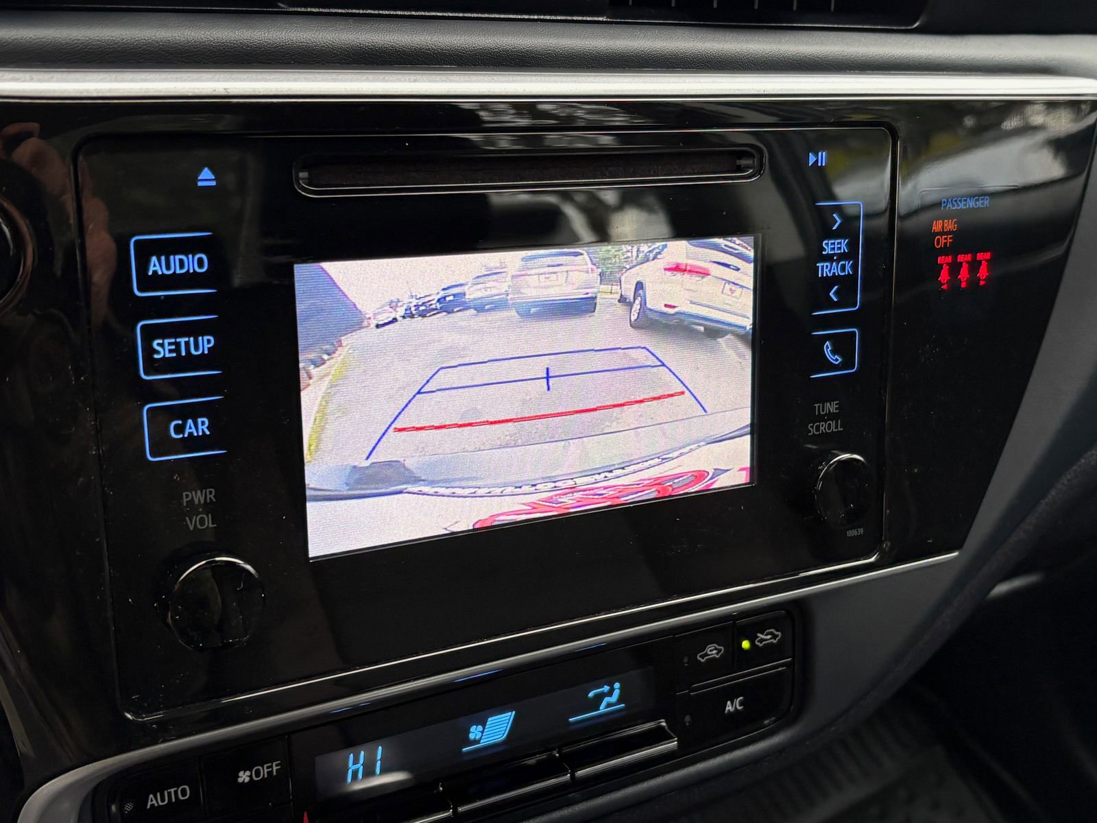 Used 2018 Toyota Corolla LE image 29