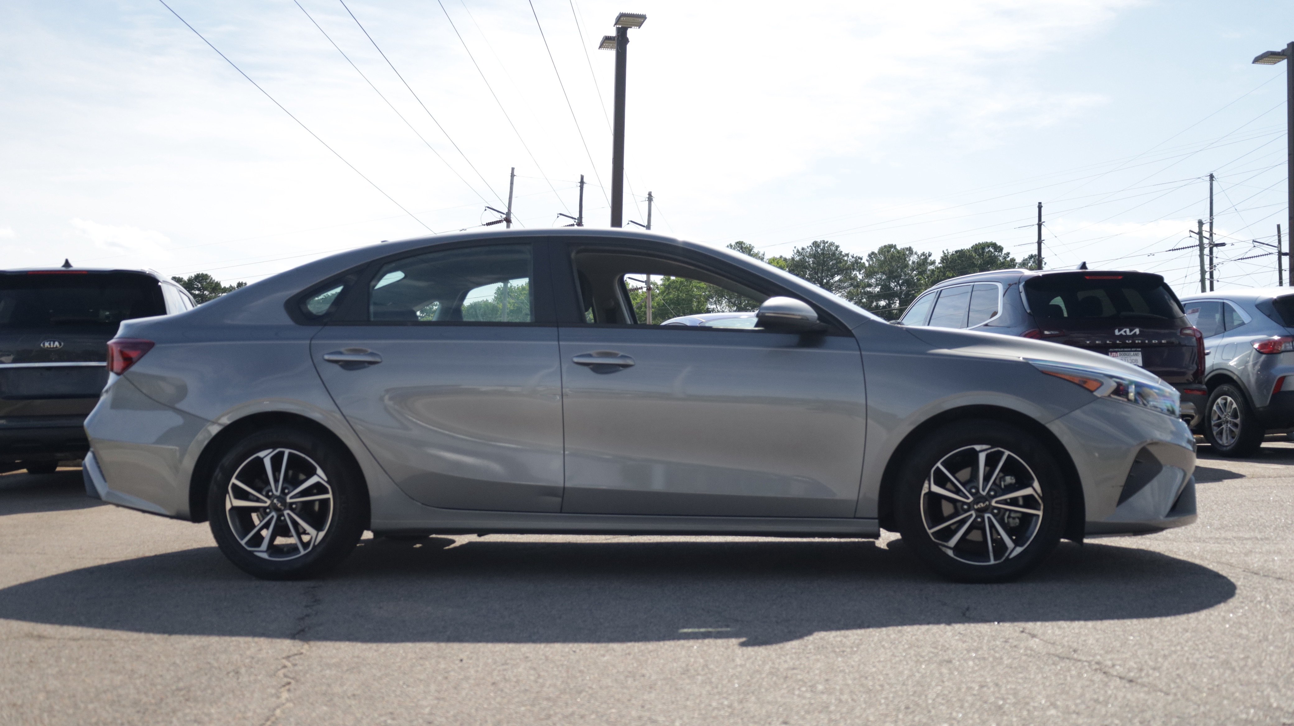 Used 2022 Kia Forte LXS w/ LXS Technology Package FWD image 5