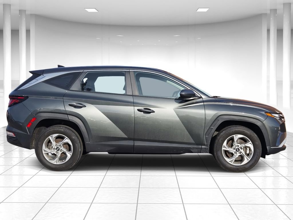 Used 2023 Hyundai Tucson SE image 2