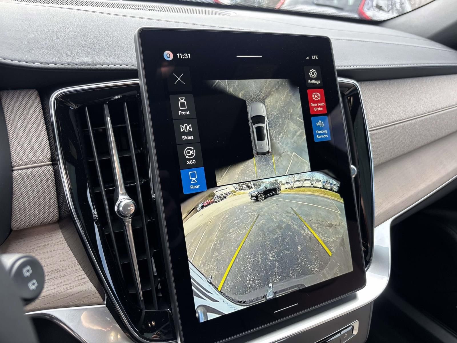 New 2026 Volvo XC90 B6 Plus w/ Protection Package Premier image 21