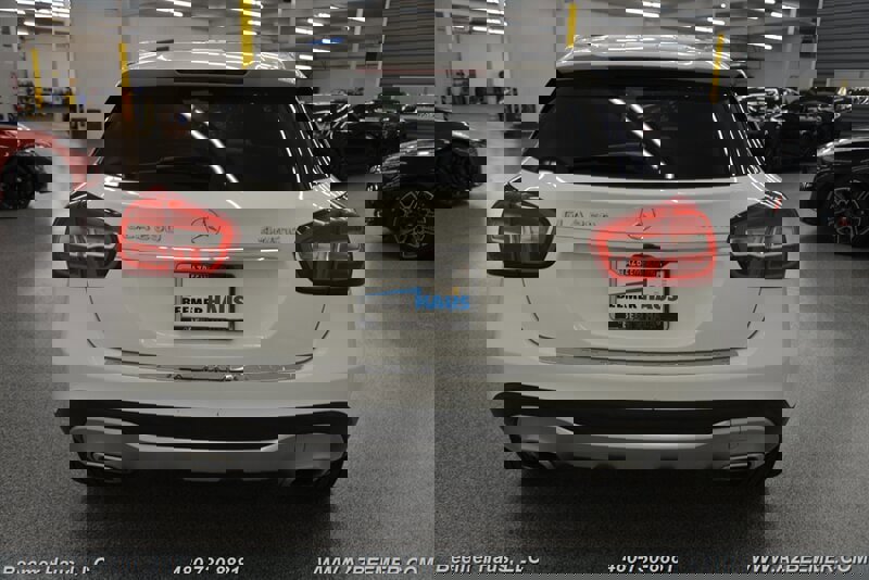 Used 2018 Mercedes-Benz GLA 250 4MATIC w/ Premium Package image 11