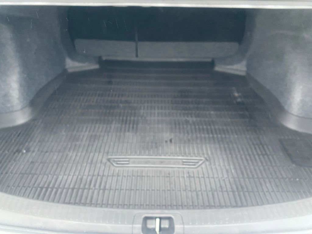 Used 2025 Toyota Corolla SE image 28