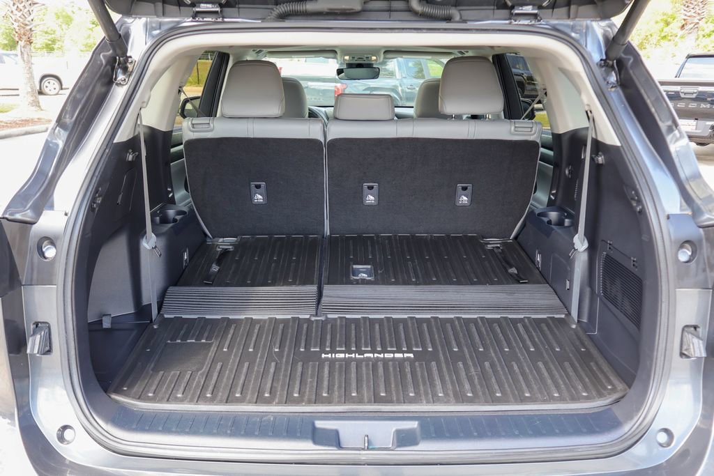 Used 2024 Toyota Highlander XLE image 32