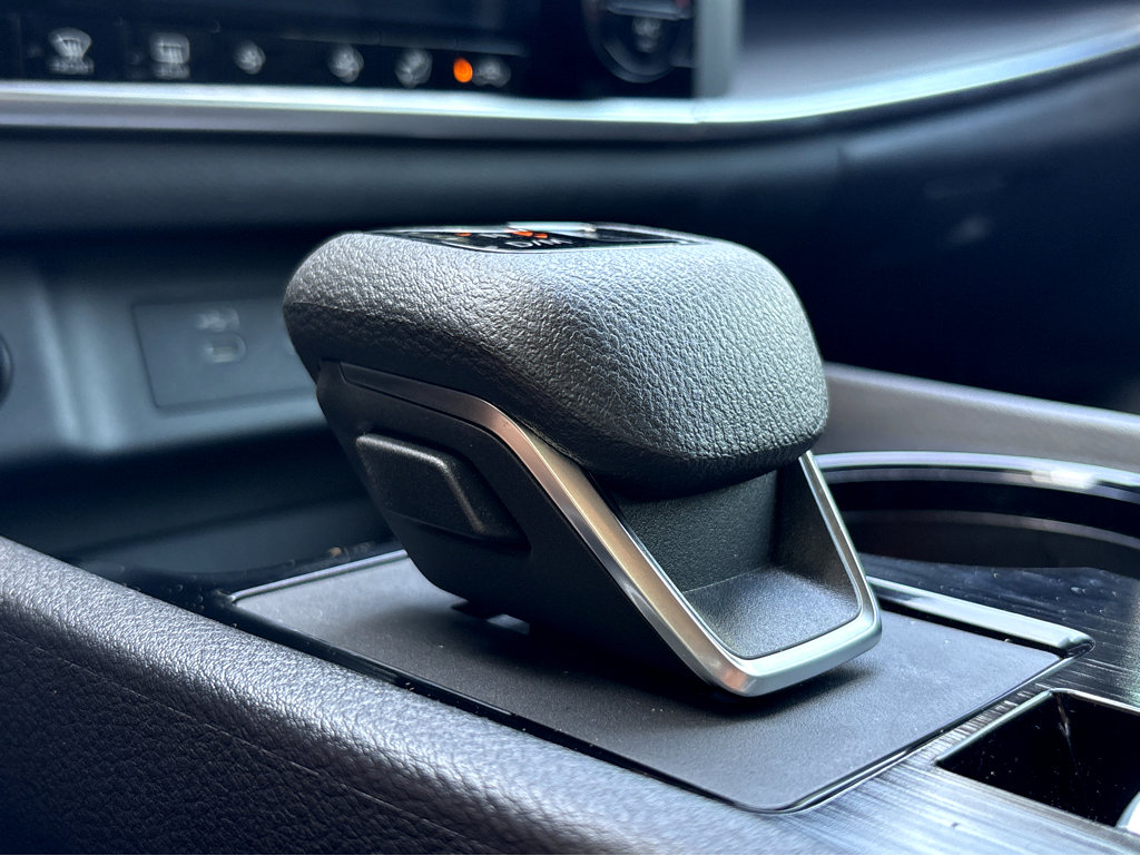 Used 2025 Nissan Rogue SV image 16