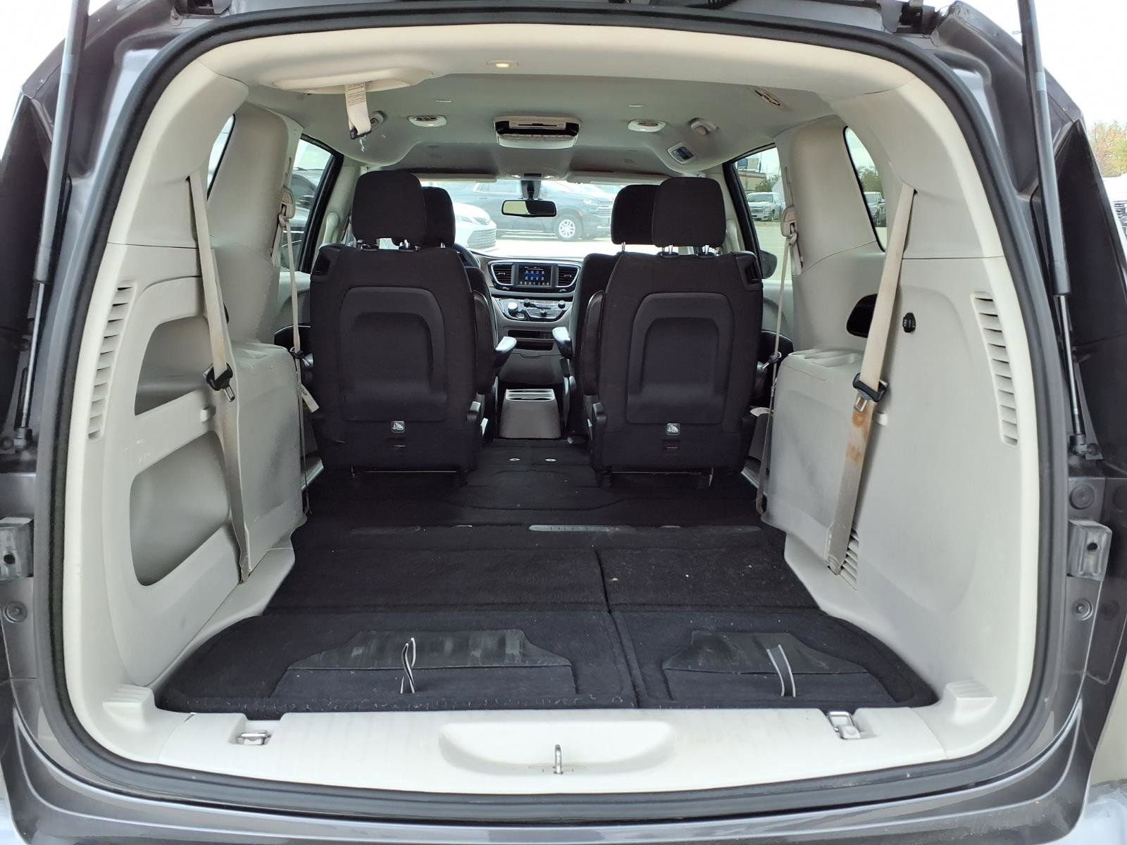 Used 2019 Chrysler Pacifica LX FWD image 8